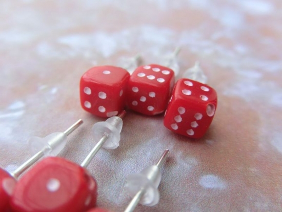 Rote Würfel Ohrstecker 1, 2, 3, 4, 5, 6 dice